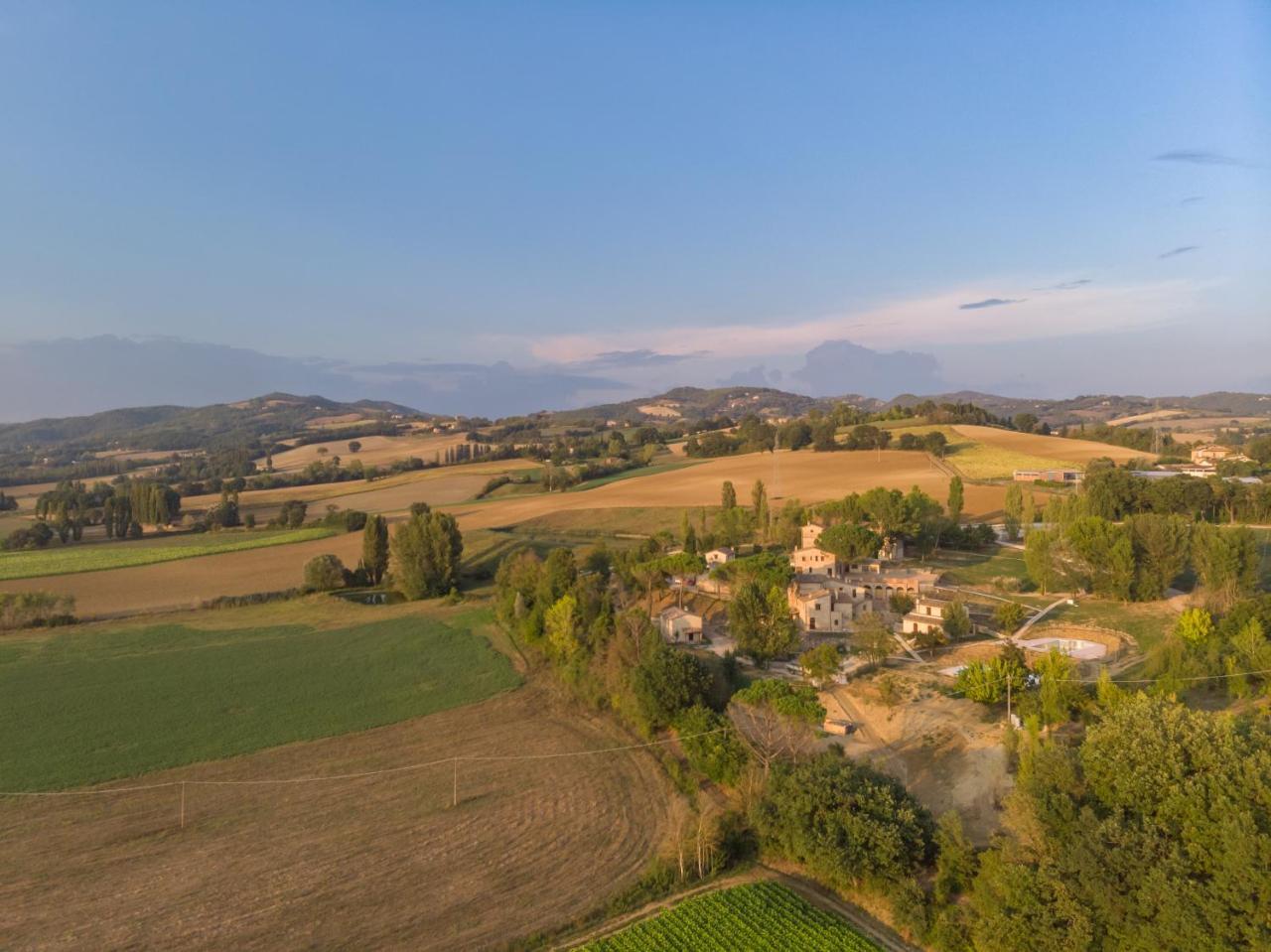 Gh Borgo Pulciano Agriturismo Montone  Exteriör bild